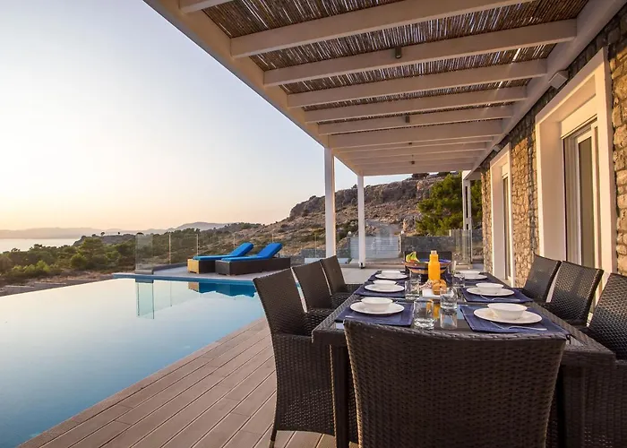 فيلة Sophia Pefki